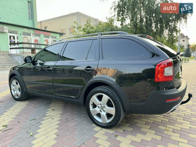 Шкода Октавия Скаут 2011 в Сокинянах на Automoto.ua Черный Шкода Октавия Скаут, объемом двигателя 2 л и пробегом 306 тыс. км за 10499 $, фото 4 на Automoto.ua