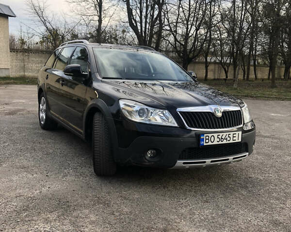 Черный Шкода Октавия Скаут, объемом двигателя 2 л и пробегом 320 тыс. км за 10500 $, фото 2 на Automoto.ua