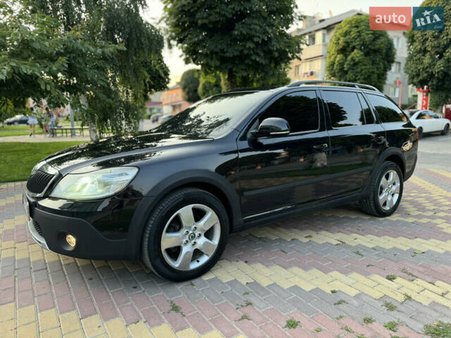 Черный Шкода Октавия Скаут, объемом двигателя 2 л и пробегом 305 тыс. км за 10999 $, фото 1 на Automoto.ua
