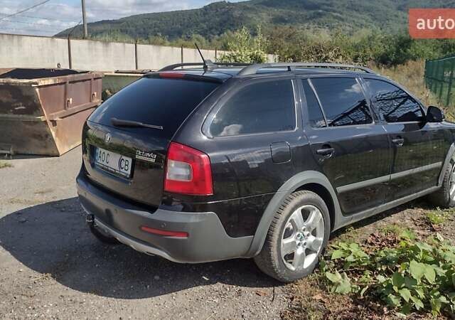 Чорний Шкода Octavia Scout, об'ємом двигуна 2 л та пробігом 218 тис. км за 11000 $, фото 6 на Automoto.ua