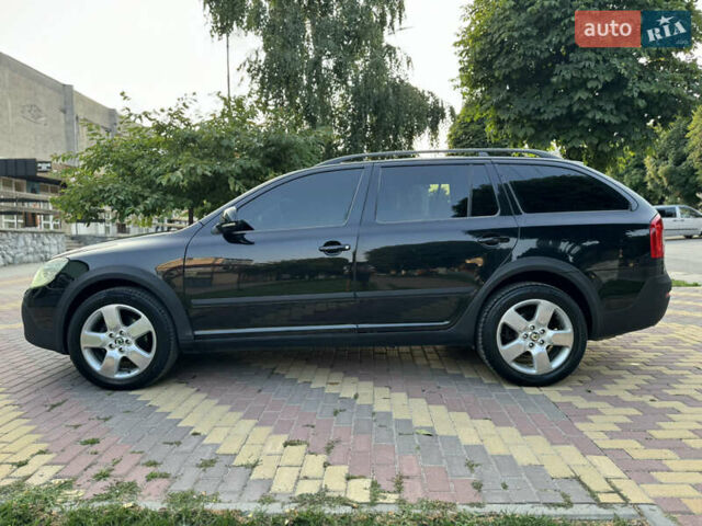 Черный Шкода Октавия Скаут, объемом двигателя 2 л и пробегом 305 тыс. км за 10999 $, фото 3 на Automoto.ua