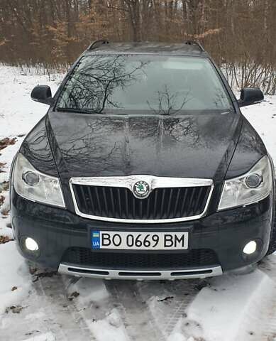 Черный Шкода Октавия Скаут, объемом двигателя 2 л и пробегом 268 тыс. км за 11000 $, фото 9 на Automoto.ua