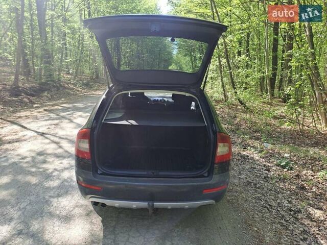 Чорний Шкода Octavia Scout, об'ємом двигуна 2 л та пробігом 299 тис. км за 9400 $, фото 16 на Automoto.ua