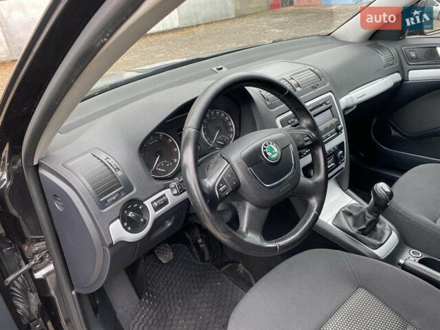 Черный Шкода Октавия Скаут, объемом двигателя 1.8 л и пробегом 217 тыс. км за 7800 $, фото 26 на Automoto.ua