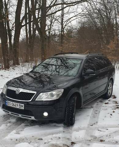 Черный Шкода Октавия Скаут, объемом двигателя 2 л и пробегом 268 тыс. км за 11000 $, фото 7 на Automoto.ua