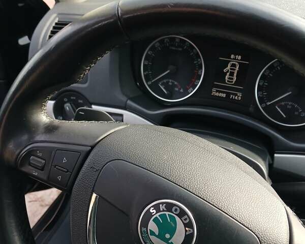 Черный Шкода Октавия Скаут, объемом двигателя 1.97 л и пробегом 253 тыс. км за 12500 $, фото 12 на Automoto.ua