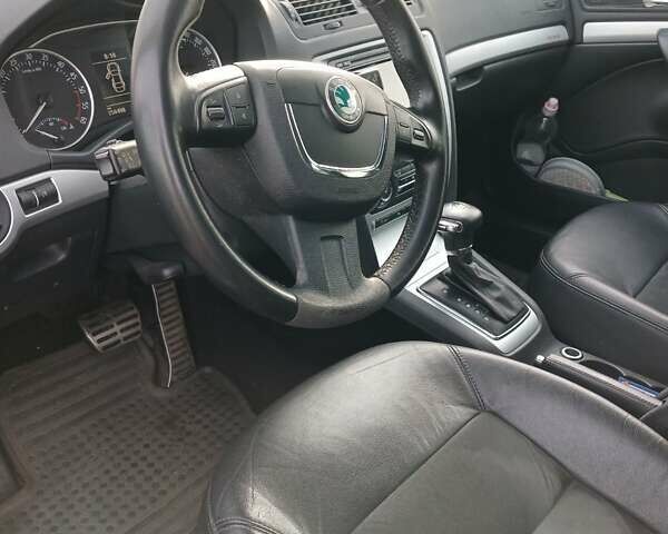 Чорний Шкода Octavia Scout, об'ємом двигуна 2 л та пробігом 257 тис. км за 12300 $, фото 3 на Automoto.ua