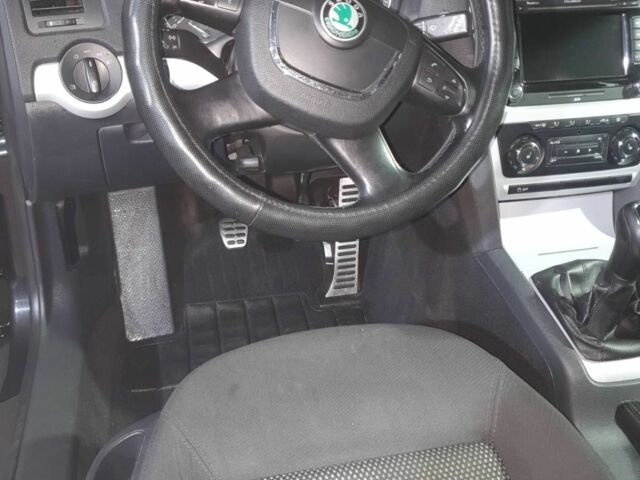 Черный Шкода Октавия Скаут, объемом двигателя 2 л и пробегом 240 тыс. км за 12000 $, фото 1 на Automoto.ua