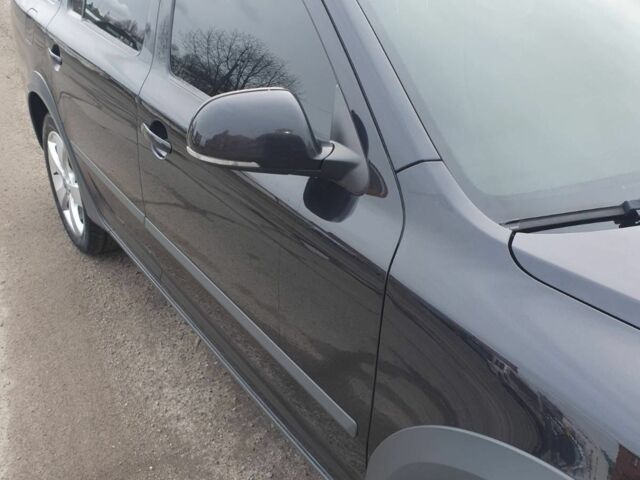 Черный Шкода Октавия Скаут, объемом двигателя 2 л и пробегом 240 тыс. км за 12000 $, фото 4 на Automoto.ua