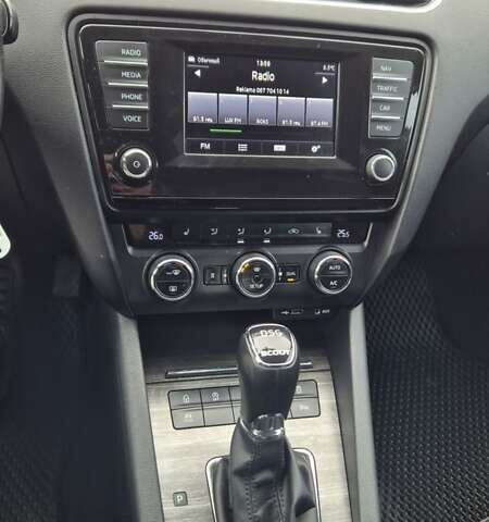 Чорний Шкода Octavia Scout, об'ємом двигуна 2 л та пробігом 295 тис. км за 14900 $, фото 26 на Automoto.ua
