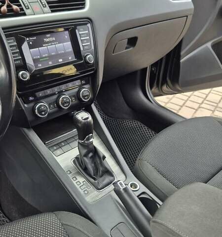Чорний Шкода Octavia Scout, об'ємом двигуна 2 л та пробігом 295 тис. км за 14900 $, фото 33 на Automoto.ua