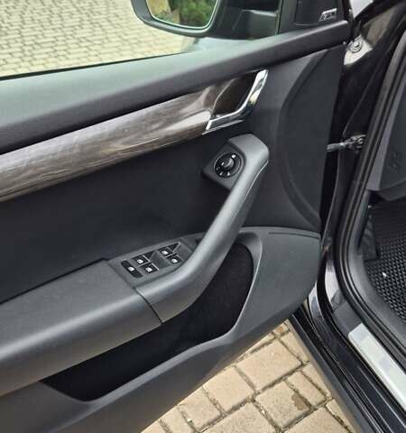 Чорний Шкода Octavia Scout, об'ємом двигуна 2 л та пробігом 295 тис. км за 14900 $, фото 35 на Automoto.ua