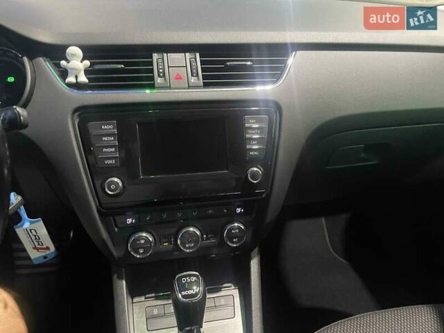 Чорний Шкода Octavia Scout, об'ємом двигуна 2 л та пробігом 280 тис. км за 12950 $, фото 18 на Automoto.ua
