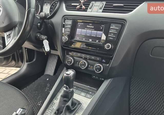 Чорний Шкода Octavia Scout, об'ємом двигуна 2 л та пробігом 295 тис. км за 14900 $, фото 57 на Automoto.ua
