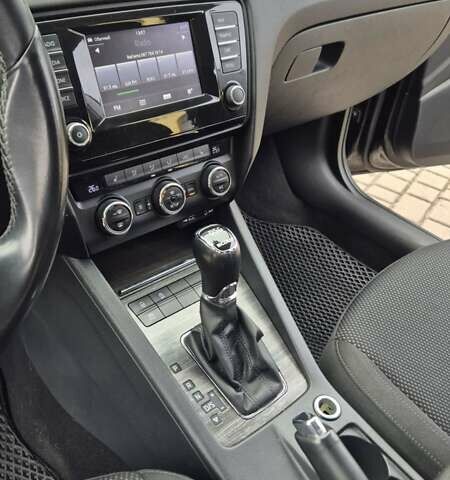 Чорний Шкода Octavia Scout, об'ємом двигуна 2 л та пробігом 295 тис. км за 14900 $, фото 31 на Automoto.ua