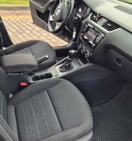 Чорний Шкода Octavia Scout, об'ємом двигуна 2 л та пробігом 295 тис. км за 14900 $, фото 53 на Automoto.ua