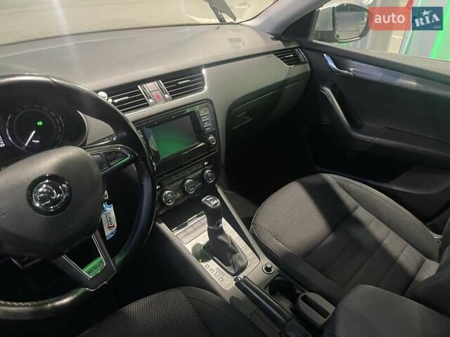 Чорний Шкода Octavia Scout, об'ємом двигуна 2 л та пробігом 280 тис. км за 12950 $, фото 12 на Automoto.ua