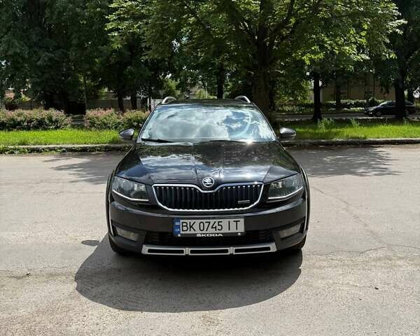 Чорний Шкода Octavia Scout, об'ємом двигуна 2 л та пробігом 177 тис. км за 15990 $, фото 4 на Automoto.ua