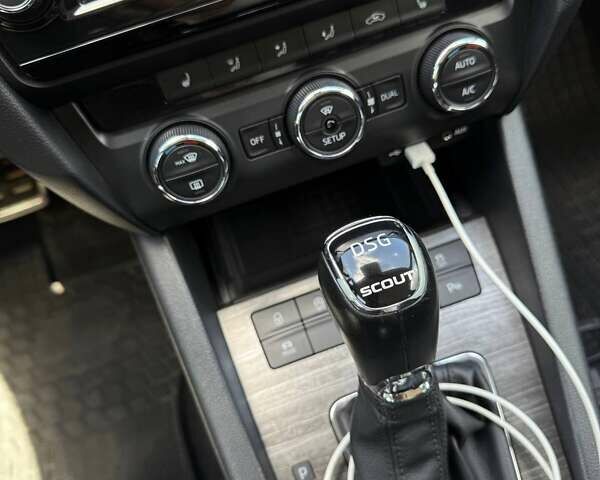 Чорний Шкода Octavia Scout, об'ємом двигуна 2 л та пробігом 177 тис. км за 15990 $, фото 27 на Automoto.ua
