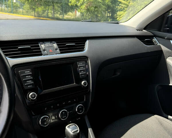 Чорний Шкода Octavia Scout, об'ємом двигуна 1.97 л та пробігом 301 тис. км за 13500 $, фото 13 на Automoto.ua