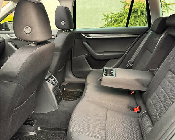 Чорний Шкода Octavia Scout, об'ємом двигуна 2 л та пробігом 292 тис. км за 15199 $, фото 17 на Automoto.ua