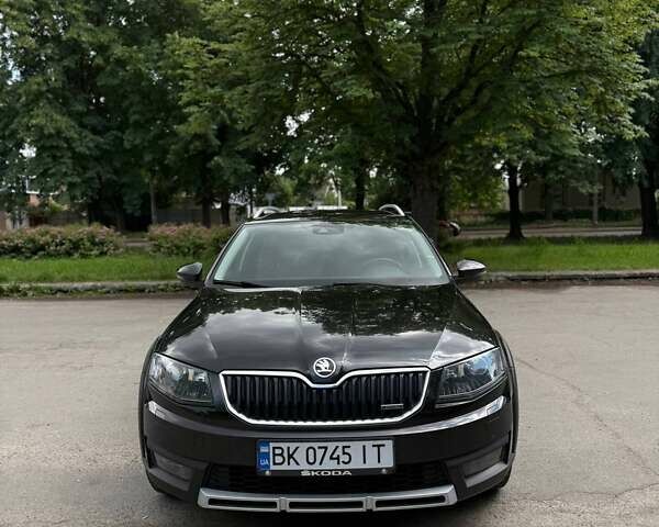 Чорний Шкода Octavia Scout, об'ємом двигуна 2 л та пробігом 177 тис. км за 15990 $, фото 5 на Automoto.ua