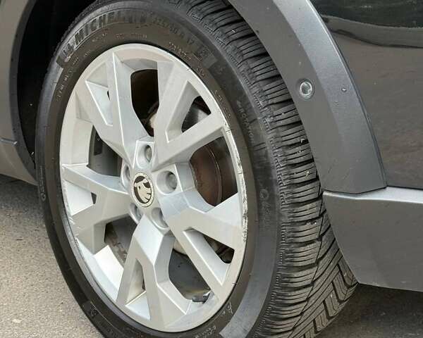 Чорний Шкода Octavia Scout, об'ємом двигуна 2 л та пробігом 177 тис. км за 15990 $, фото 31 на Automoto.ua