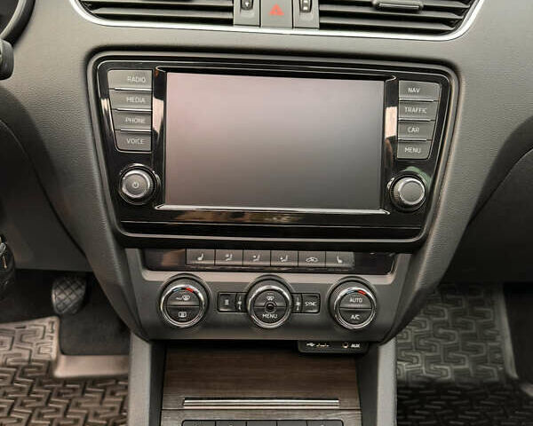 Чорний Шкода Octavia Scout, об'ємом двигуна 2 л та пробігом 292 тис. км за 15199 $, фото 14 на Automoto.ua