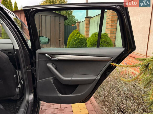 Шкода Octavia Scout 2015 у Луцьку на Automoto.ua Чорний Шкода Octavia Scout, об'ємом двигуна 2 л та пробігом 292 тис. км за 14999 $, фото 21 на Automoto.ua