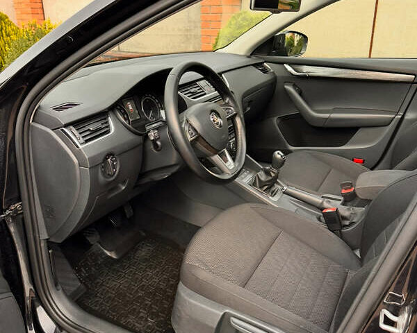 Чорний Шкода Octavia Scout, об'ємом двигуна 2 л та пробігом 292 тис. км за 15199 $, фото 11 на Automoto.ua