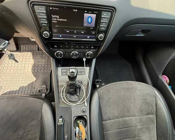 Чорний Шкода Octavia Scout, об'ємом двигуна 2 л та пробігом 177 тис. км за 15990 $, фото 8 на Automoto.ua