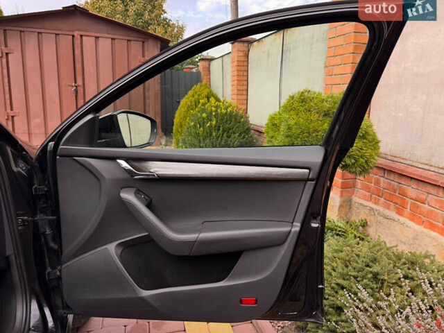 Шкода Octavia Scout 2015 у Луцьку на Automoto.ua Чорний Шкода Octavia Scout, об'ємом двигуна 2 л та пробігом 292 тис. км за 14999 $, фото 16 на Automoto.ua