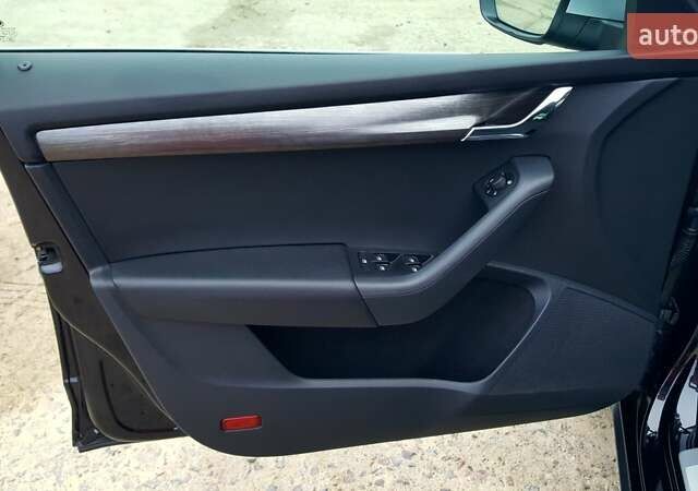 Чорний Шкода Octavia Scout, об'ємом двигуна 2 л та пробігом 266 тис. км за 16990 $, фото 21 на Automoto.ua