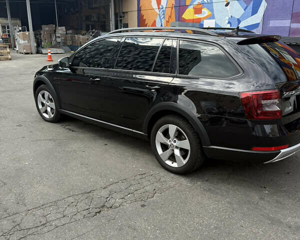Чорний Шкода Octavia Scout, об'ємом двигуна 1.97 л та пробігом 251 тис. км за 21400 $, фото 5 на Automoto.ua