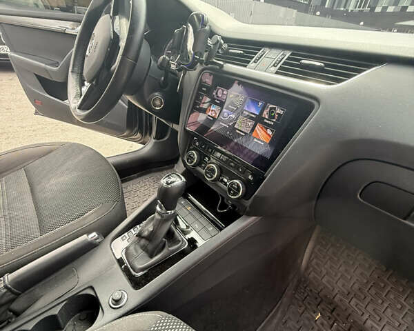 Чорний Шкода Octavia Scout, об'ємом двигуна 1.97 л та пробігом 251 тис. км за 21400 $, фото 15 на Automoto.ua
