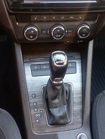 Коричневый Шкода Октавия Скаут, объемом двигателя 2 л и пробегом 257 тыс. км за 15900 $, фото 41 на Automoto.ua