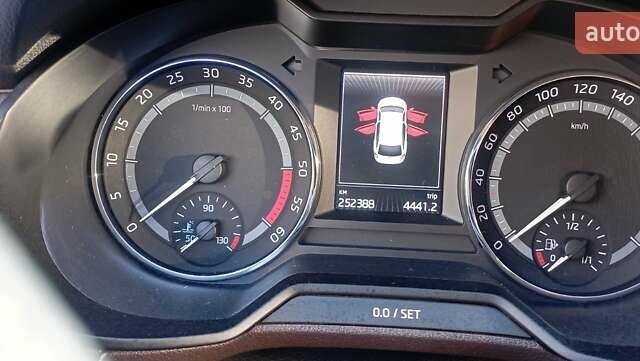 Коричневый Шкода Октавия Скаут, объемом двигателя 2 л и пробегом 257 тыс. км за 15900 $, фото 48 на Automoto.ua