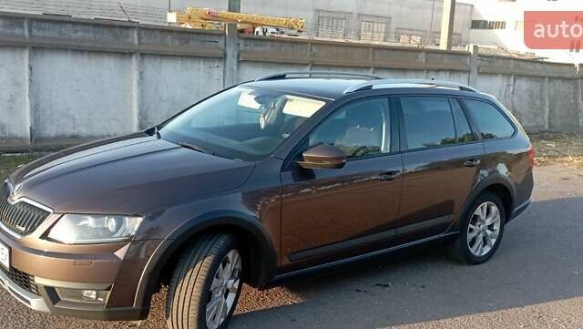 Коричневый Шкода Октавия Скаут, объемом двигателя 2 л и пробегом 257 тыс. км за 15900 $, фото 16 на Automoto.ua