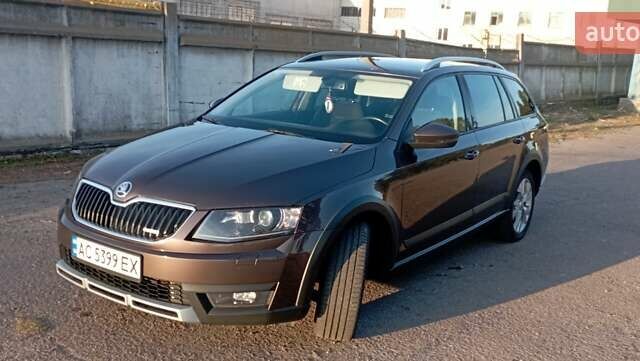 Коричневый Шкода Октавия Скаут, объемом двигателя 2 л и пробегом 257 тыс. км за 15900 $, фото 18 на Automoto.ua