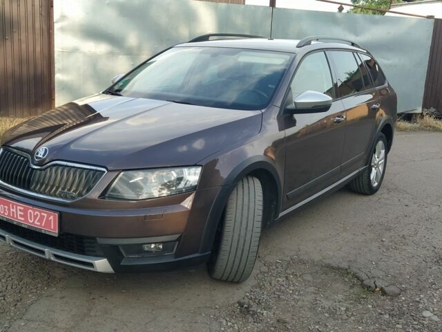 Коричневый Шкода Октавия Скаут, объемом двигателя 2 л и пробегом 327 тыс. км за 13500 $, фото 1 на Automoto.ua