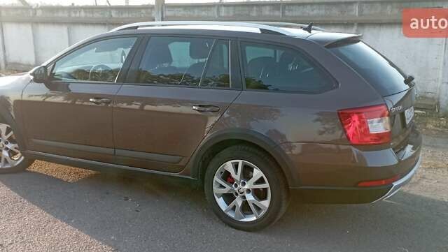 Коричневый Шкода Октавия Скаут, объемом двигателя 2 л и пробегом 257 тыс. км за 15900 $, фото 24 на Automoto.ua