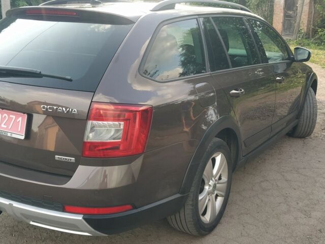 Коричневый Шкода Октавия Скаут, объемом двигателя 2 л и пробегом 327 тыс. км за 13500 $, фото 2 на Automoto.ua