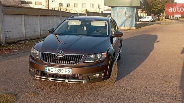 Коричневый Шкода Октавия Скаут, объемом двигателя 2 л и пробегом 257 тыс. км за 15900 $, фото 19 на Automoto.ua