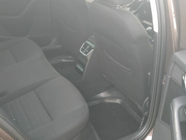 Коричневый Шкода Октавия Скаут, объемом двигателя 2 л и пробегом 327 тыс. км за 13500 $, фото 10 на Automoto.ua