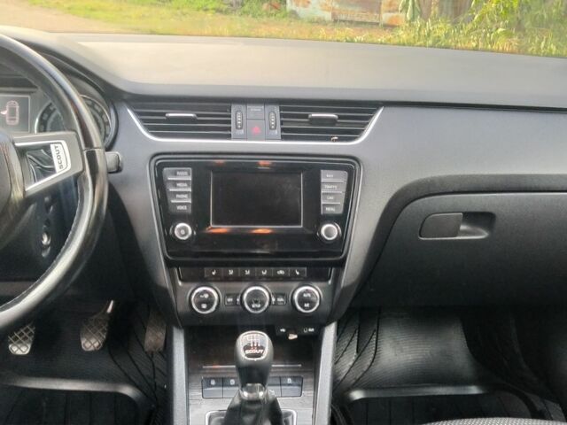 Коричневый Шкода Октавия Скаут, объемом двигателя 2 л и пробегом 327 тыс. км за 13500 $, фото 4 на Automoto.ua