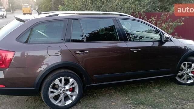 Коричневый Шкода Октавия Скаут, объемом двигателя 2 л и пробегом 257 тыс. км за 15900 $, фото 4 на Automoto.ua