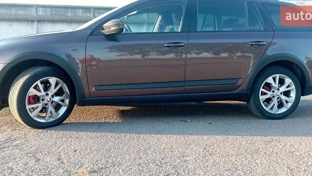 Коричневый Шкода Октавия Скаут, объемом двигателя 2 л и пробегом 257 тыс. км за 15900 $, фото 17 на Automoto.ua