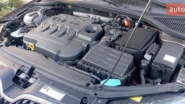 Коричневый Шкода Октавия Скаут, объемом двигателя 2 л и пробегом 257 тыс. км за 15900 $, фото 38 на Automoto.ua