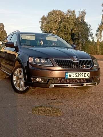 Коричневый Шкода Октавия Скаут, объемом двигателя 2 л и пробегом 257 тыс. км за 15900 $, фото 9 на Automoto.ua