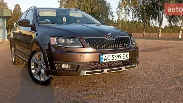 Коричневый Шкода Октавия Скаут, объемом двигателя 2 л и пробегом 257 тыс. км за 15900 $, фото 2 на Automoto.ua